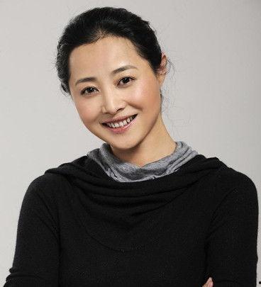 方佩瑜个人资料,才华横溢的艺术家，人生轨迹与成就概览